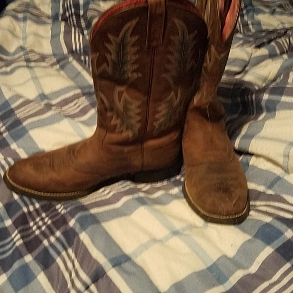 Ariat